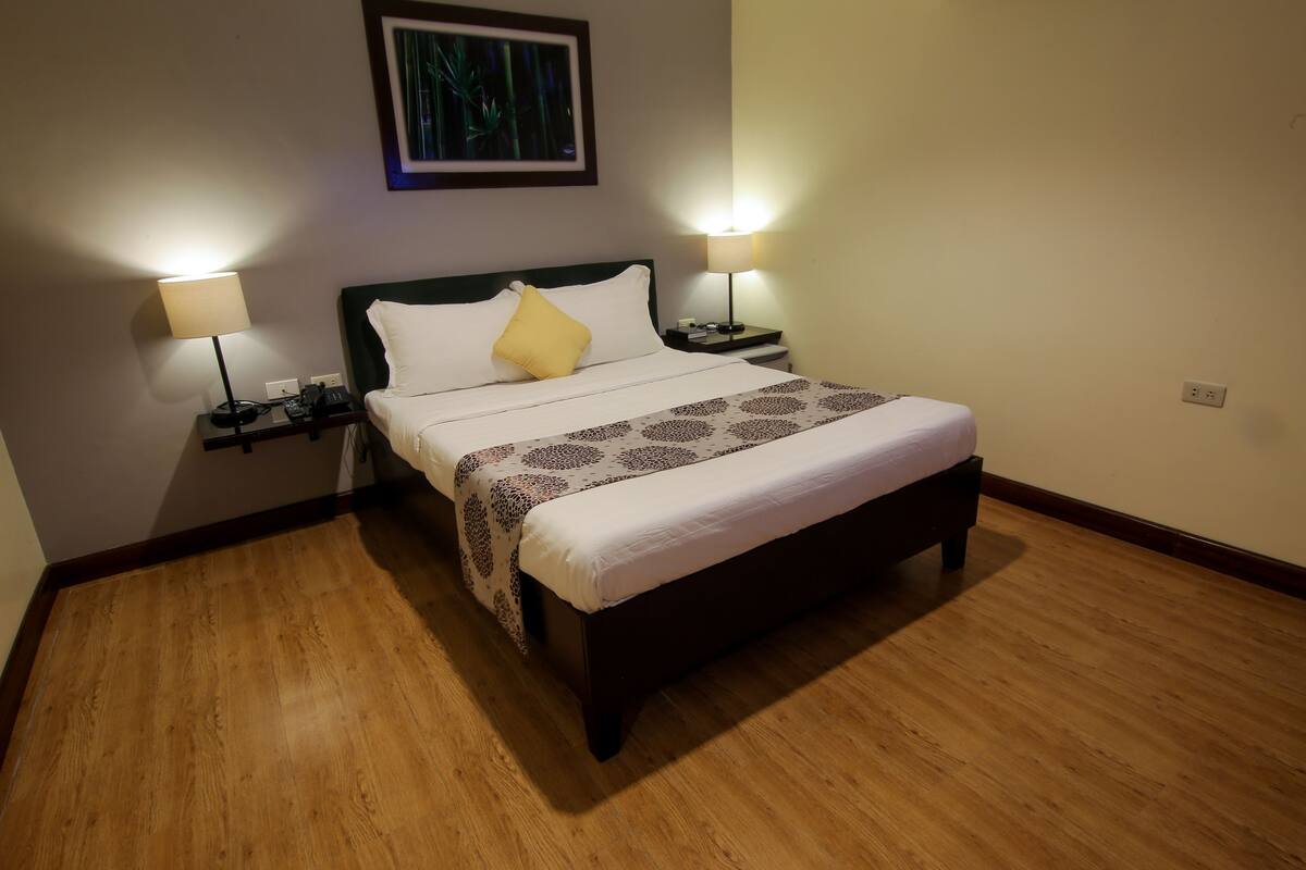 Minibar, in-room safe, desk, free cots/infant beds