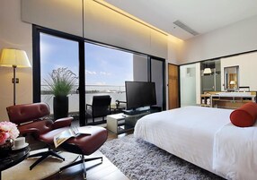 Midori Suite with Php3,500 F&B Credits and 60 Minute Spa Massage for one | Free minibar, in-room safe, soundproofing, iron/ironing board