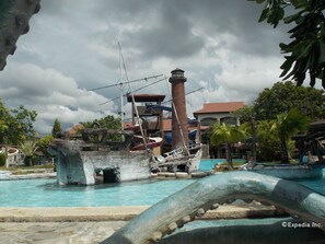 3 piscines extérieures