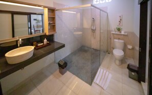 1 Bedroom Private pool villa | Bathroom | Free toiletries, hair dryer, towels, soap