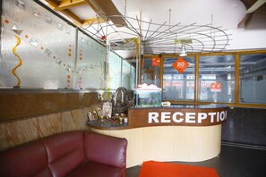 Lobby sitting area - ZO Rooms Rajajinagar 5th Block (Bengaluru)