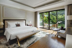 Minibar, in-room safe, desk, blackout curtains - Vinpearl Discovery Rockside Nha Trang (Nha Trang)
