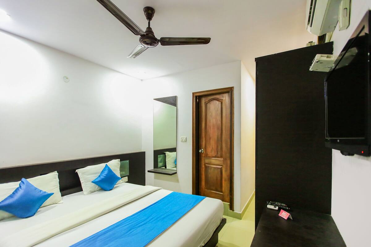 Premium bedding, desk, iron/ironing board, rollaway beds