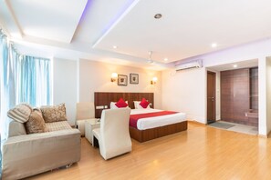 Desk, rollaway beds, free WiFi