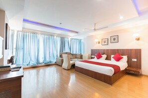 Desk, rollaway beds, free WiFi