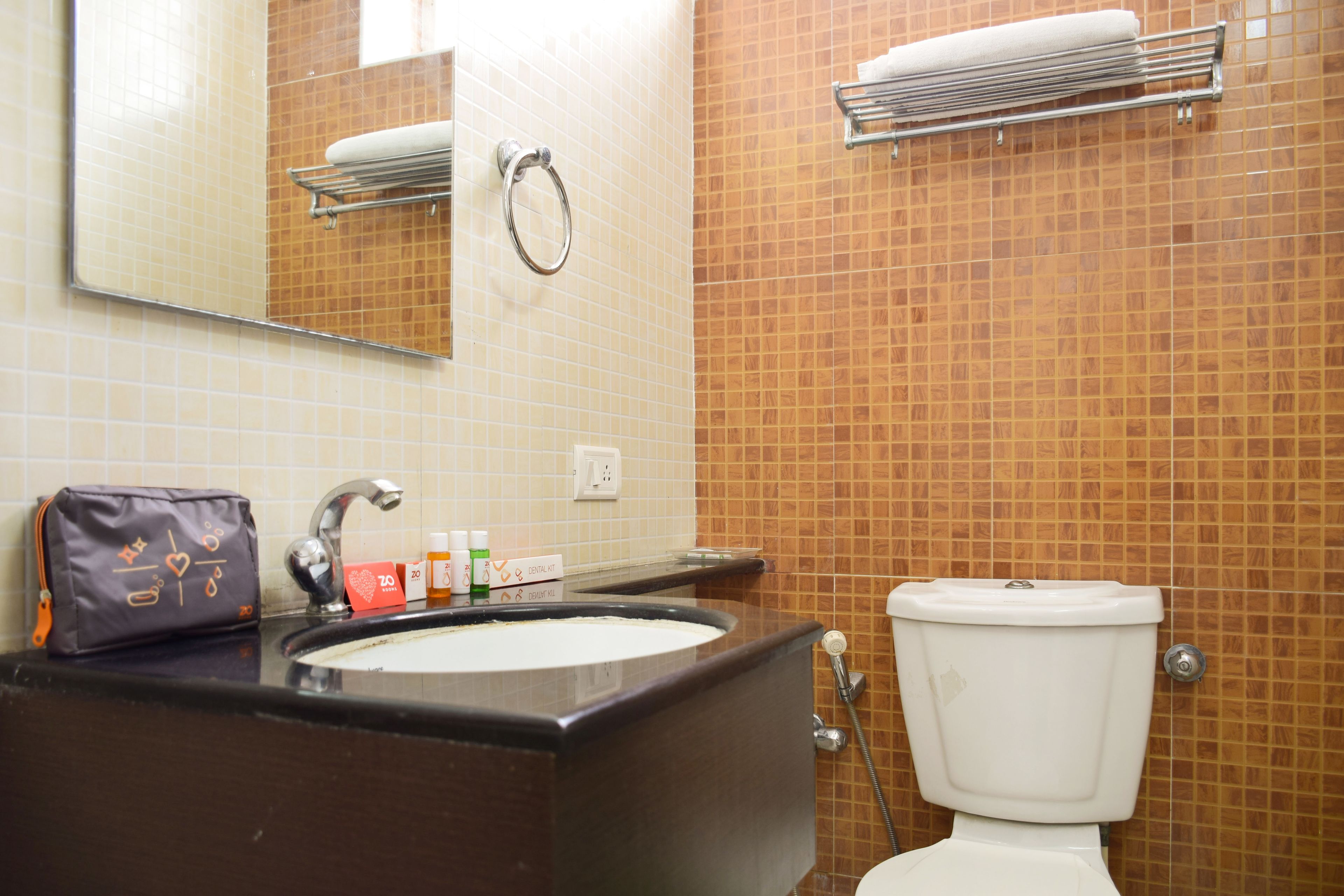 standard double or twin room, 1 double bed | bathroom | shower, free toiletries