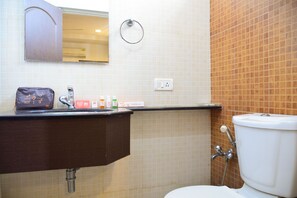 Standard Double or Twin Room, 1 Double Bed | Bathroom | Shower, free toiletries