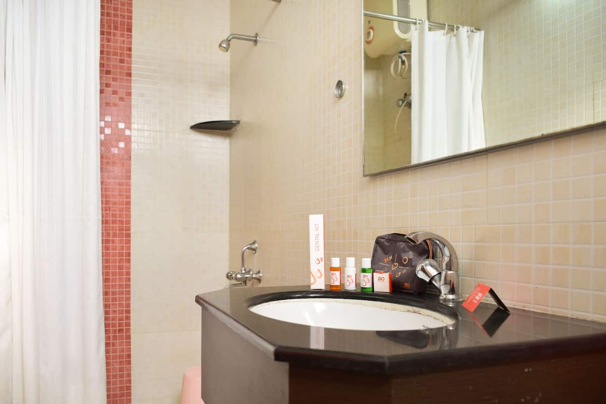 standard double or twin room, 1 double bed | bathroom | shower, free toiletries