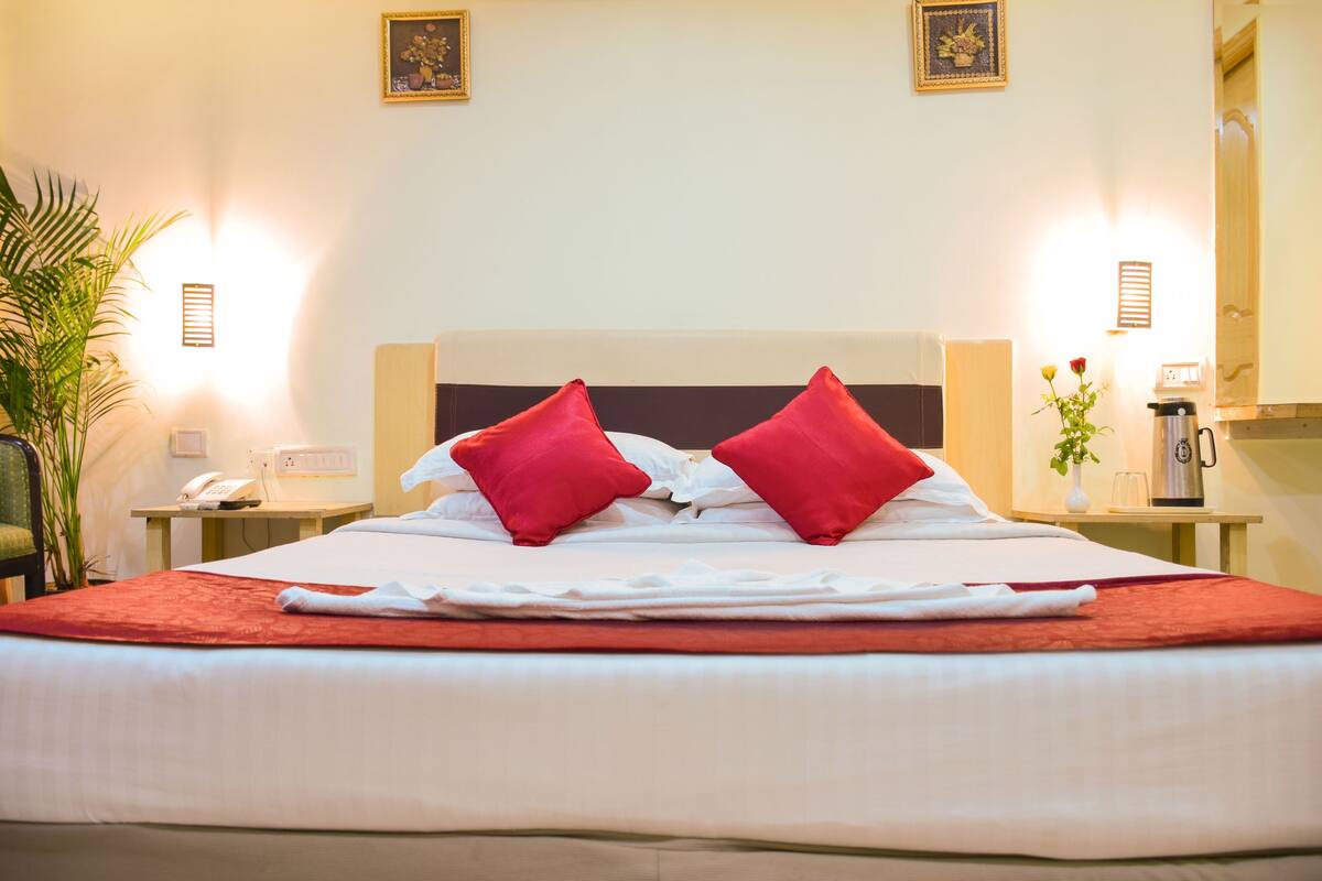 Premium bedding, desk, iron/ironing board, rollaway beds