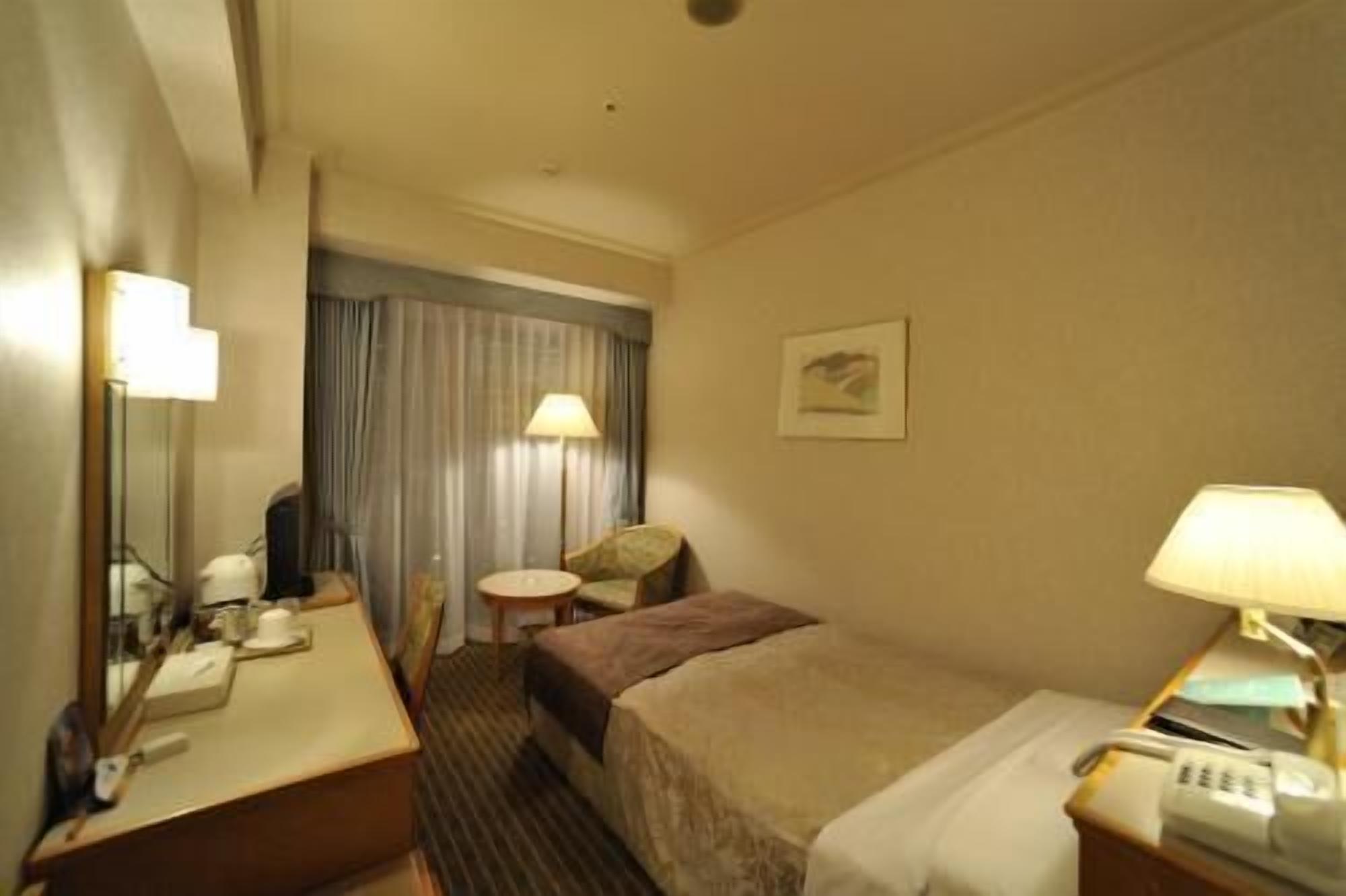 Premium bedding, in-room safe, desk, blackout curtains