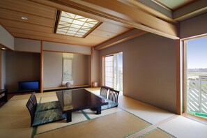 Traditionele suite, niet-roken (Japanese Style A) | Luxe beddengoed, een kluis op de kamer, een bureau