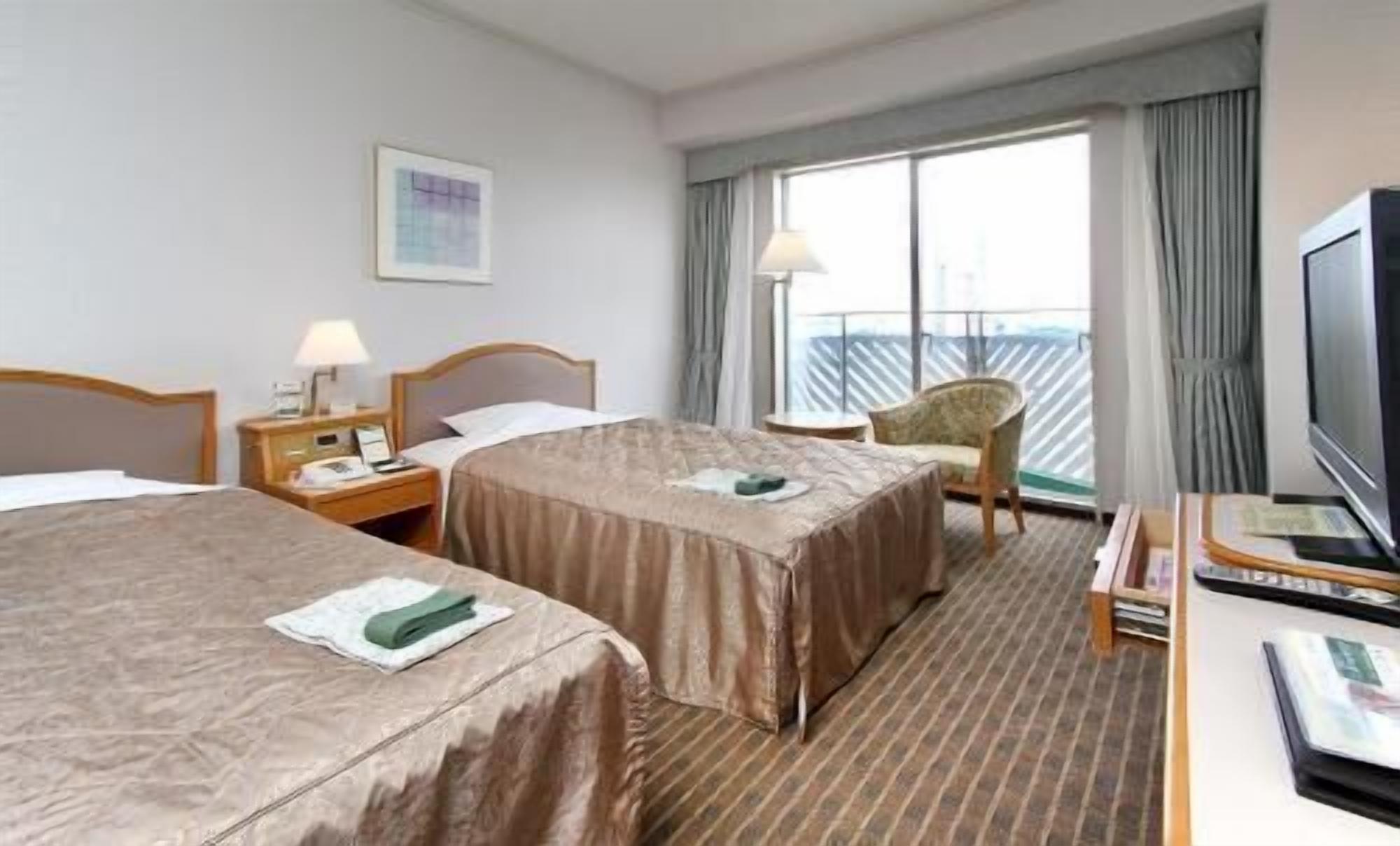 Premium bedding, in-room safe, desk, blackout curtains