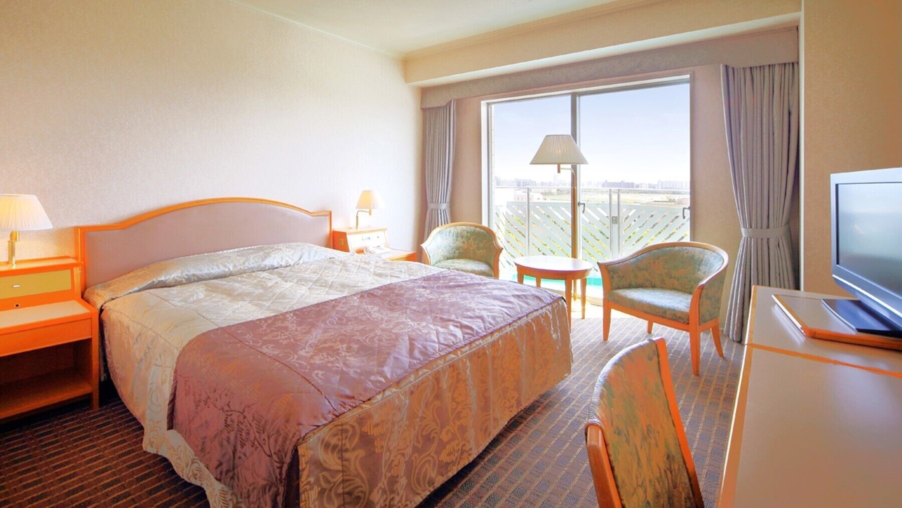 Premium bedding, in-room safe, desk, blackout curtains
