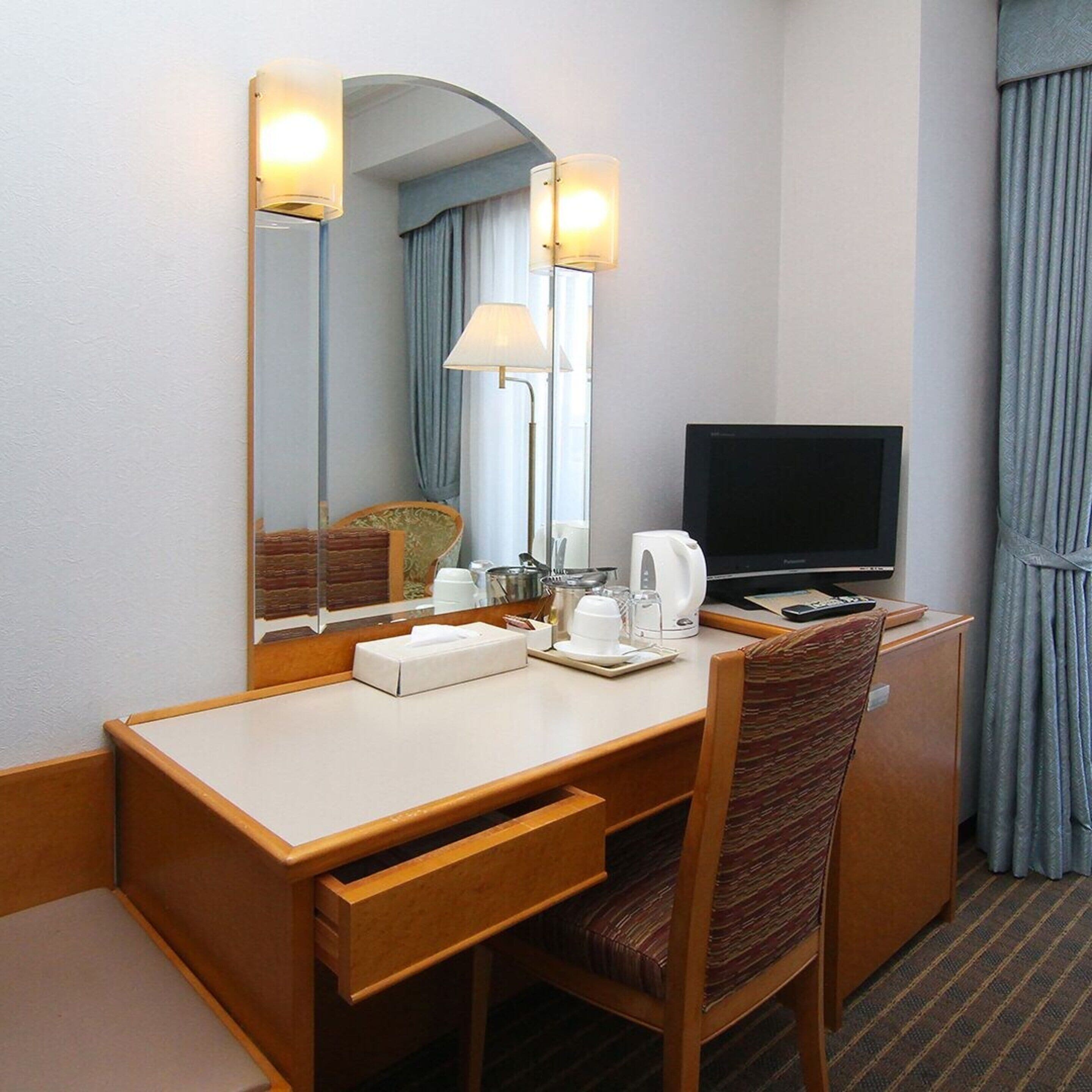 premium bedding, in-room safe, desk, blackout curtains