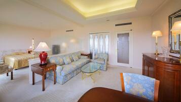 Executive Twin Room, Non Smoking | Premium bedding, in-room safe, desk, blackout drapes