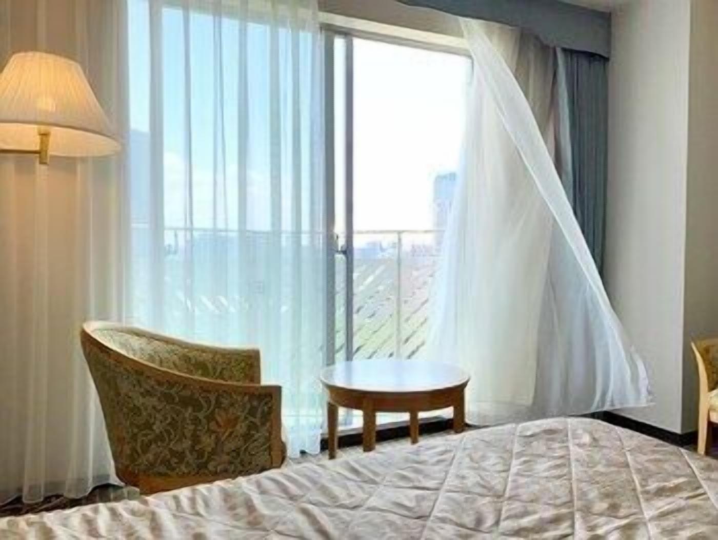 Premium bedding, in-room safe, desk, blackout curtains