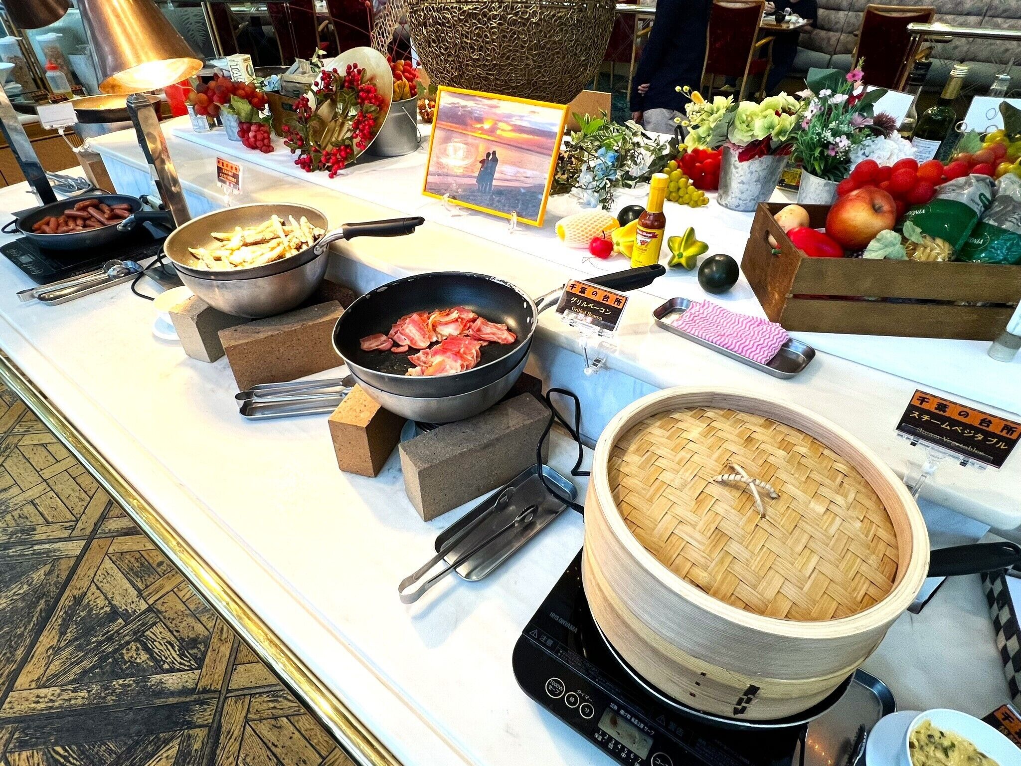 daily buffet breakfast (jpy 1800 per person)