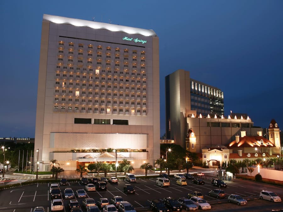 住宿正面 (夜晚)