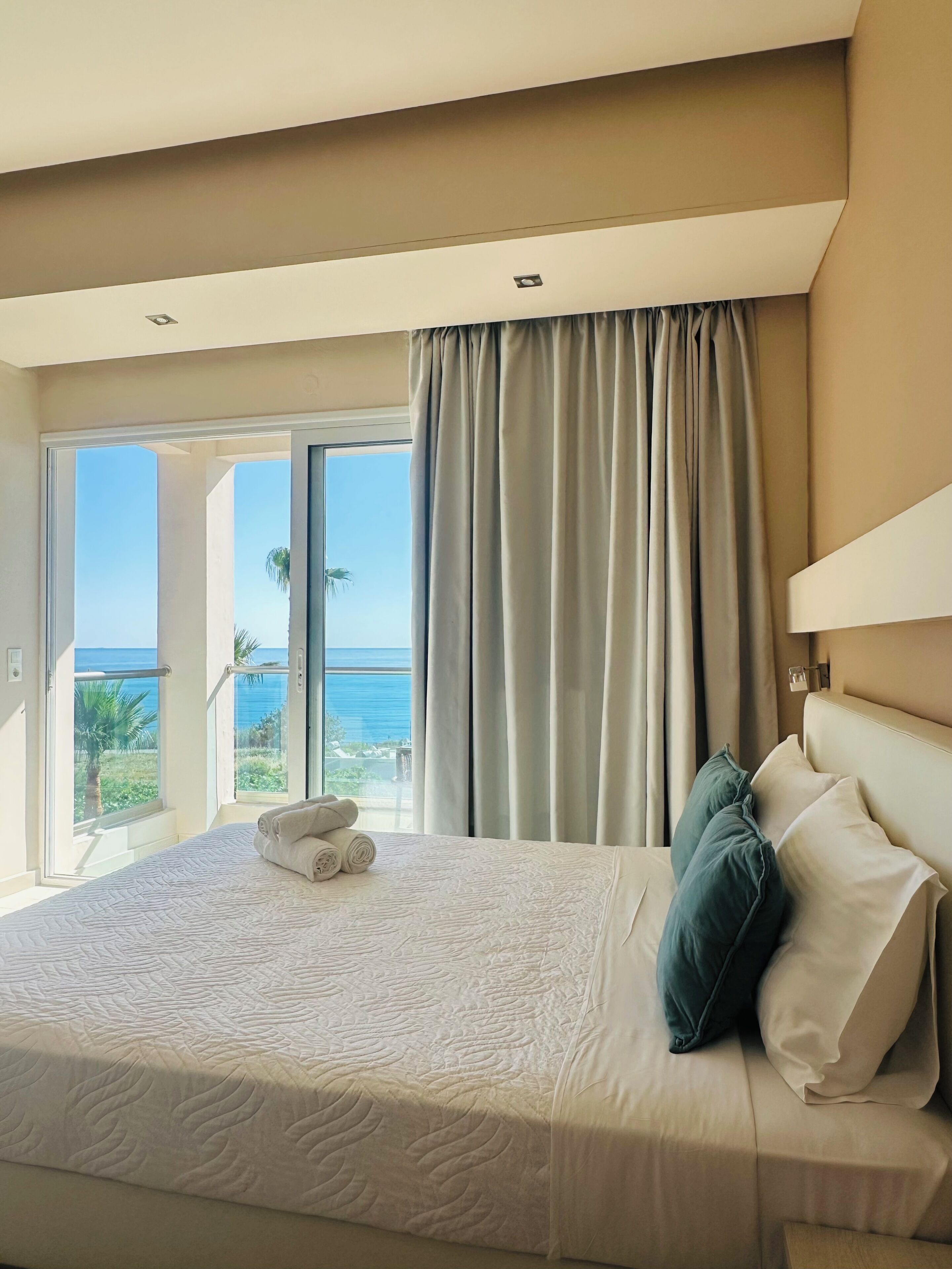 Double Room, Garden or Inland View | In-room safe, bed sheets