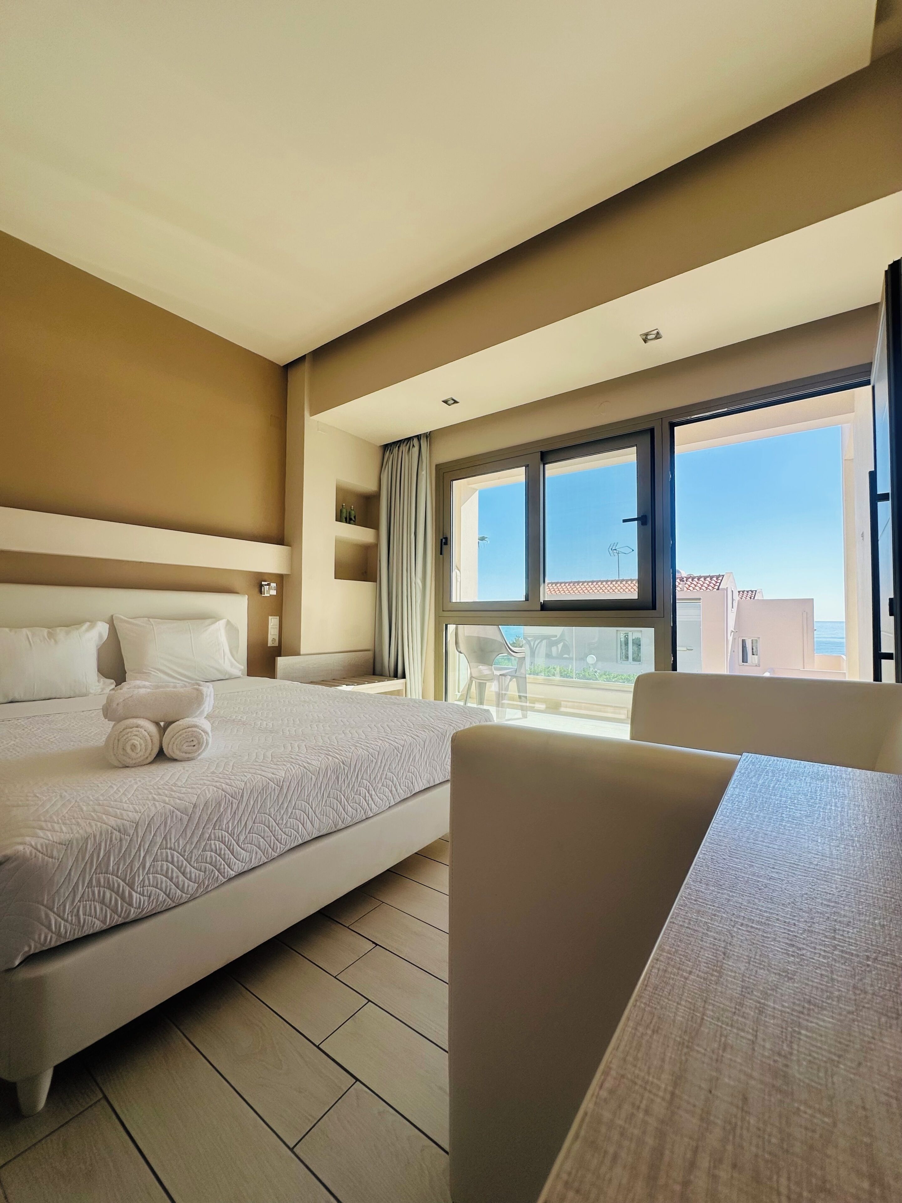 Comfort Double Room with Sea View | In-room safe, bed sheets