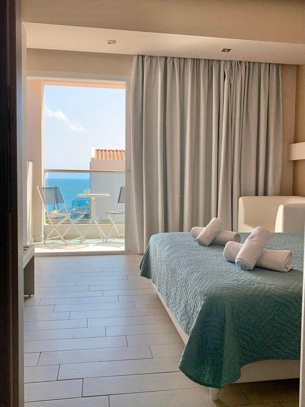 Comfort Double Room with Sea View | Balcón