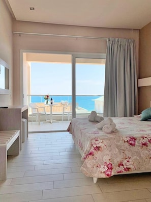 In-room safe, bed sheets