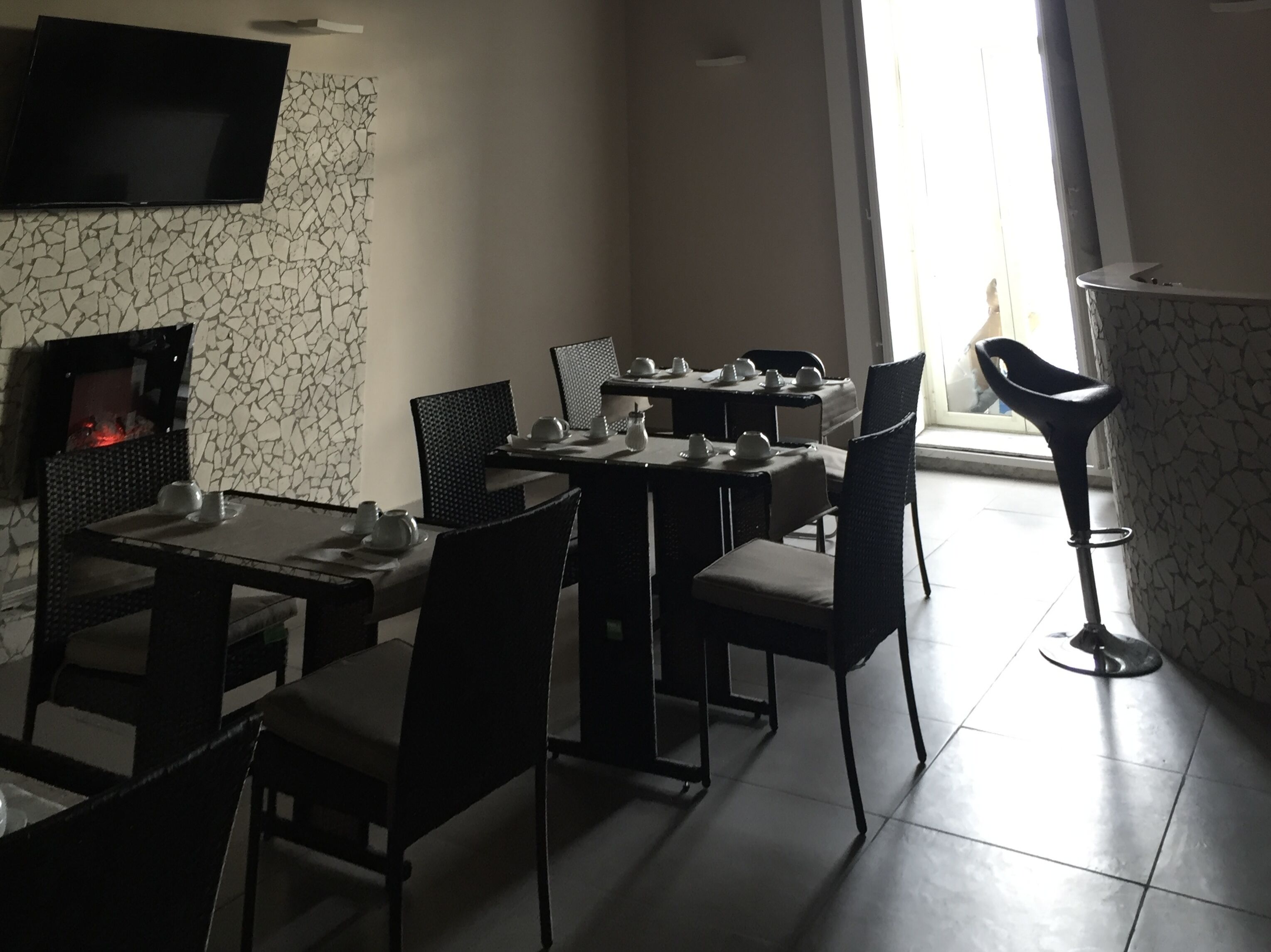 Petit déjeuner buffet (7 EUR par personne)