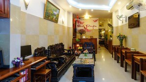 Lobby sitting area - Bich Duyen Hotel (Ho Chi Minh City)