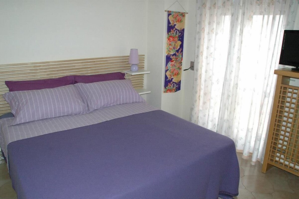 Premium bedding, minibar, free WiFi