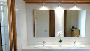 Free toiletries - Babel Bed & Breakfast (Campi Salentina)