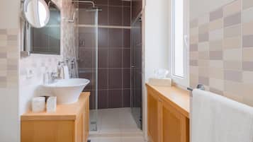 Comfort Apartment, 1 Bedroom, Terrace | Bathroom | Shower, rainfall showerhead, free toiletries, hair dryer