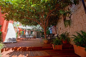 Courtyard - Zephyrus Boutique Accommodation (Split)