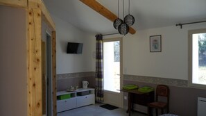 Dobbeltrom – comfort, eget bad (Chambre d'hôtes) | Sengetøy av topp kvalitet, skrivebord, lydisolert og strykejern/-brett