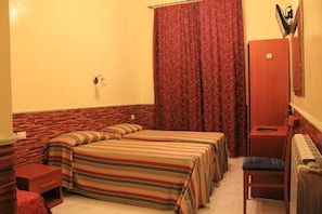 Habitación triple | Escritorio y wifi gratis