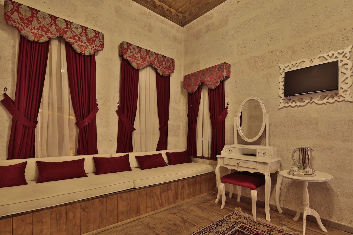 Junior Room | Premium bedding, down comforters, in-room safe, desk