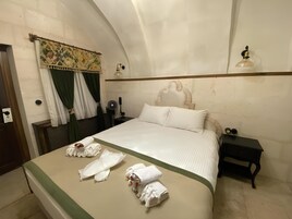 尊荣客房 | 高档床上用品、羽绒被、客房内保险箱、特色家居
