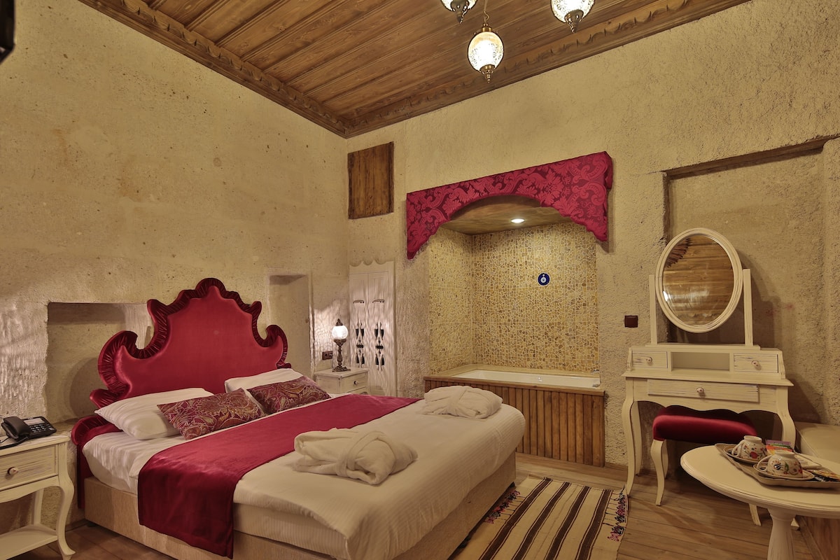 Room | Premium bedding, down comforters, in-room safe, desk