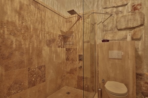 Quarto | Banheiro | Produtos de toalete grátis, secador de cabelo, roupões de banho