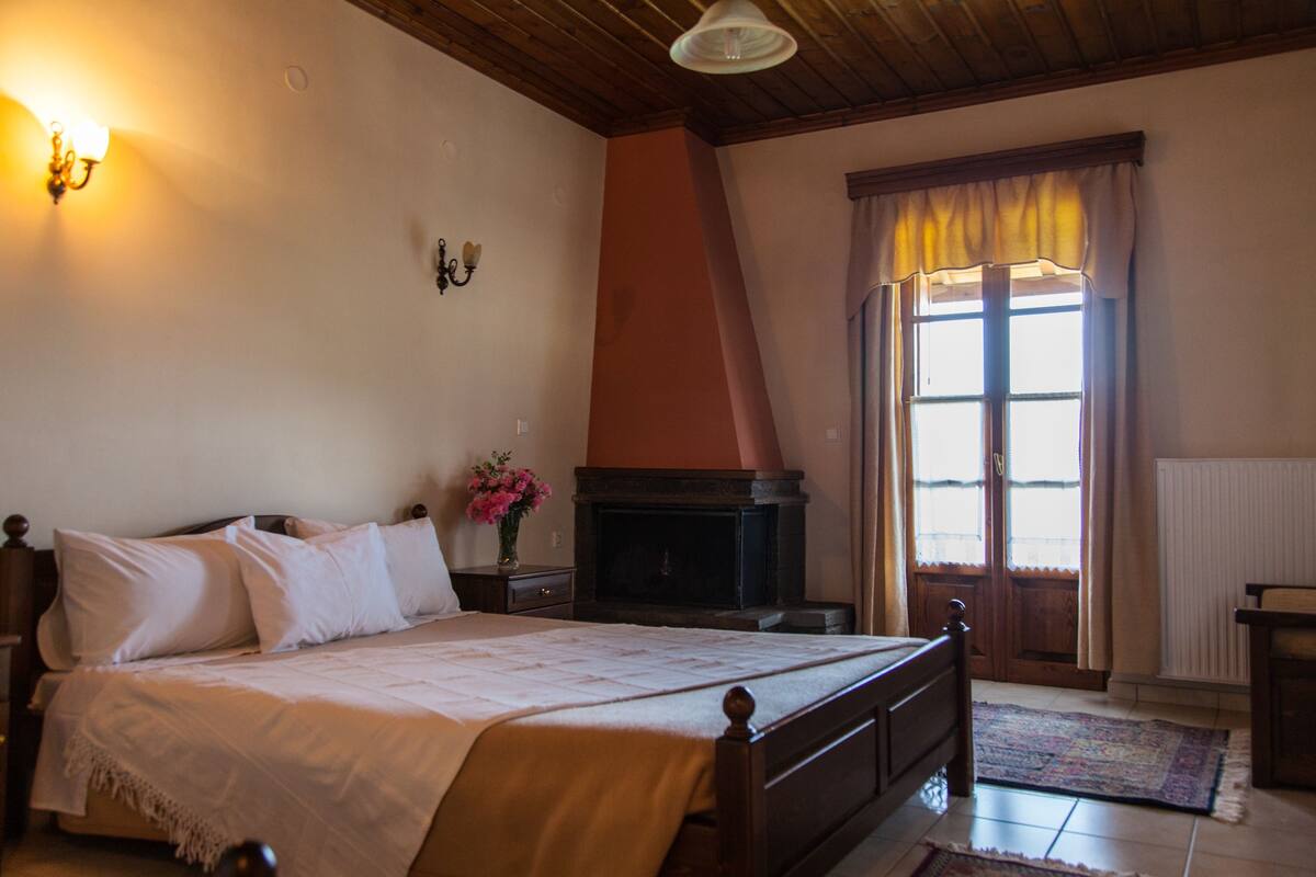 Standard Room, Fireplace, Mountain View | Free cots/infant beds, rollaway beds, free WiFi
