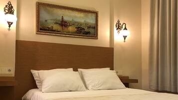 Habitación doble económica, 1 cama matrimonial, para no fumadores | Sábanas de algodón egipcio, ropa de cama de alta calidad y edredón