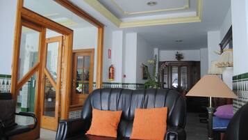 Coin salon dans le hall