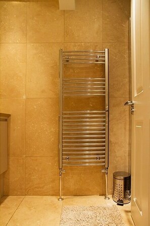 Luxury Apartment, 2 Bedrooms, Ground Floor | Bathroom
