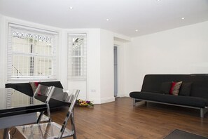 Luxury Apartment, 2 Bedrooms, Ground Floor | Living room