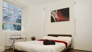 럭셔리 아파트, 침실 2개, 1층 | 2 개의 침실, 고급 침구, 다리미/다리미판, 무료 유아용 침대