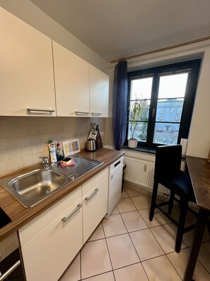 Comfort Condo, 1 Bedroom, Balcony, Garden Area (Wohnung 2) | Private kitchen | Full-size fridge, microwave, stovetop, dishwasher - Appartements Rehn (Dresden)