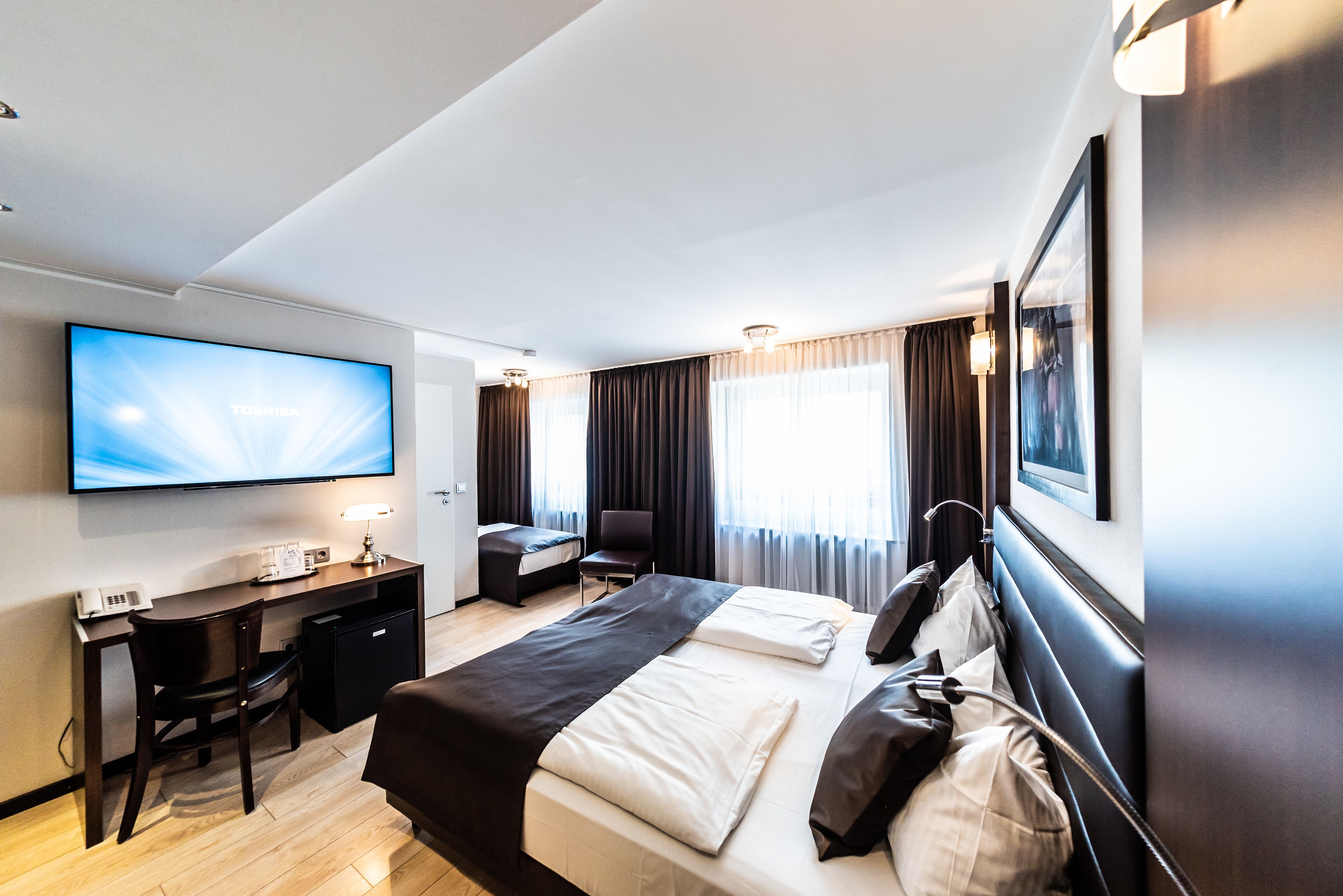 Triple Room | Minibar, desk, blackout drapes, soundproofing