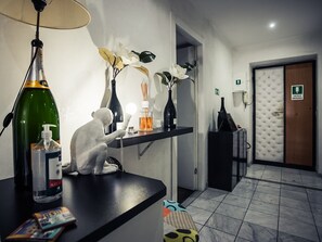 Reception - Gate 40 (Rome)