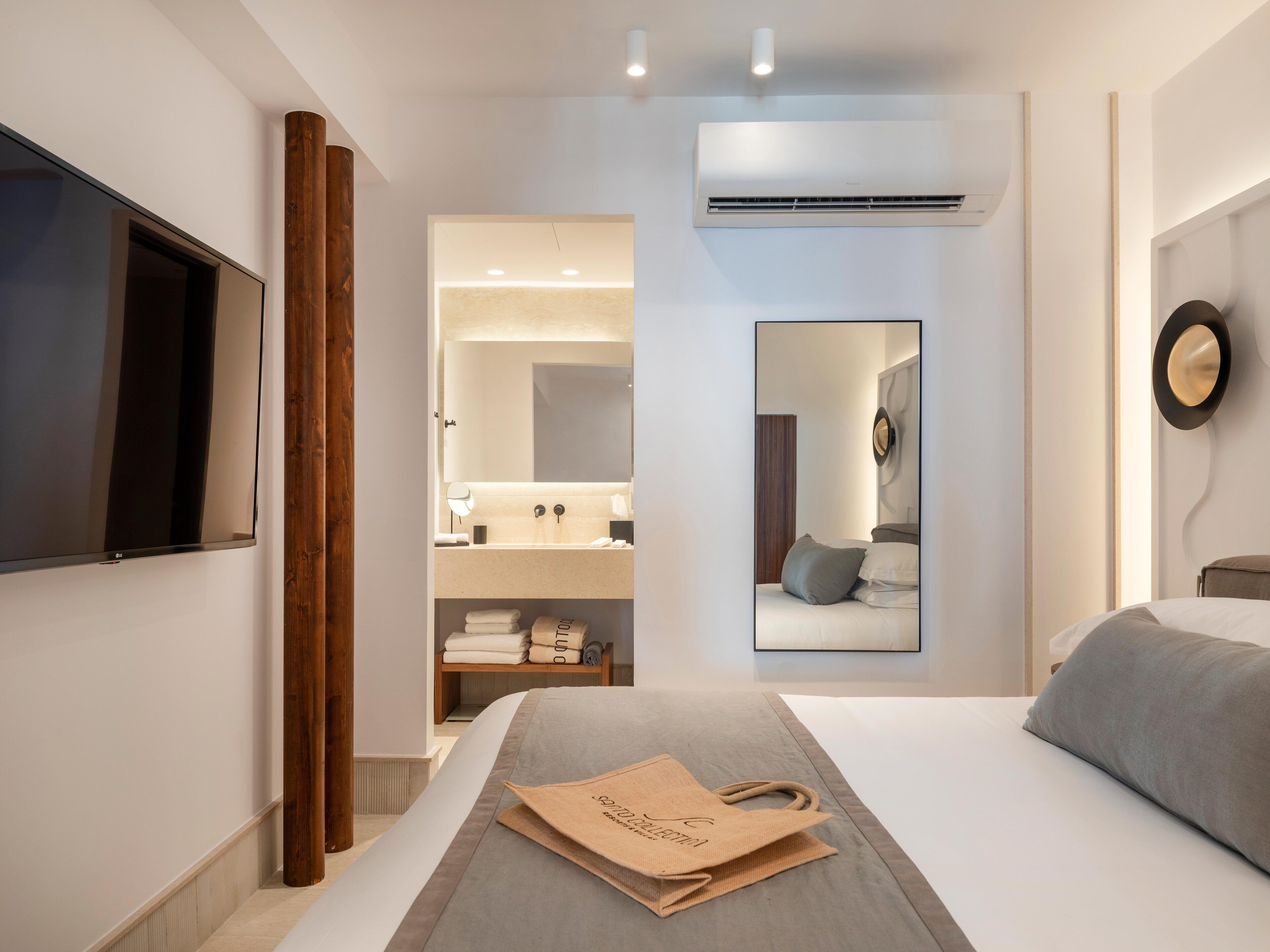 Premium bedding, minibar, in-room safe, desk