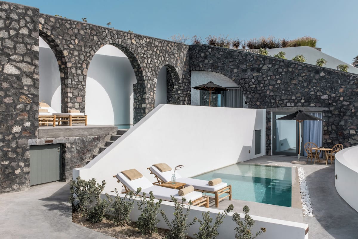 Pure Suite with Pool or Hot Tub | Literie de qualité, minibar, coffre-fort, bureau