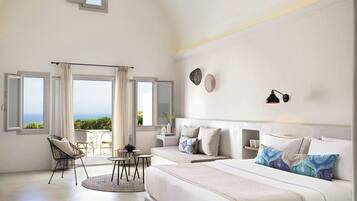 Sunset & Sea View Suite with Hot Tub | Premium bedding, minibar, in-room safe, individually decorated